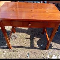 scrivania  e coppia comodini rustici