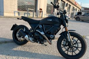 Ducati scrambler Icon Dark 2025 - Pari al nuovo!