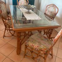 TAVOLO IN LEGNO E RATTAN
