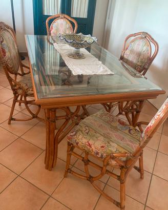 TAVOLO IN LEGNO E RATTAN
