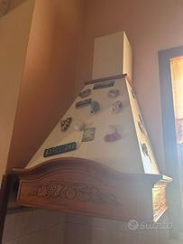 Cappa cucina rustica in legno intagliato