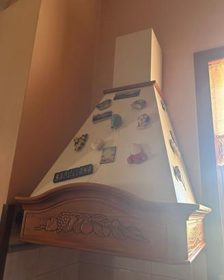 Cappa cucina rustica in legno intagliato