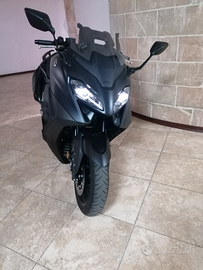 Tmax 560 abs