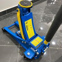Crick sollevatore Auto 4T.