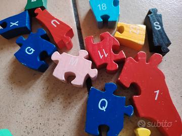 in legno levigato e colorati di tutti i colori,