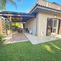 Bivano in residence con giardino a Fondachello