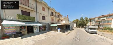 Locale commerciale con laboratorio