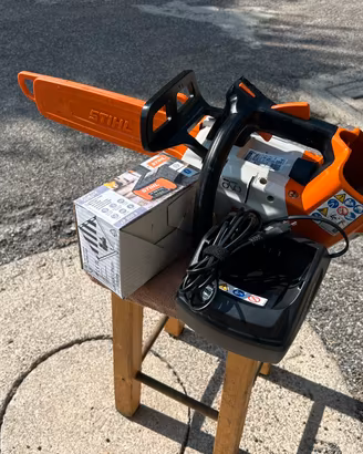 Motosega Stihl a batteria