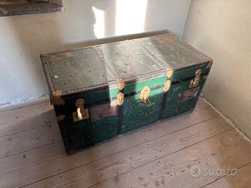 Baule verde da viaggio vintage