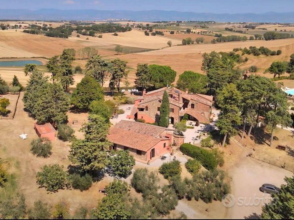 Rustico / Casale di 1000 m² con più di 5 locali e - Vista 2