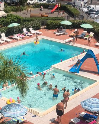 2v centrale lungomare 2piscine+p.auto. 5letti