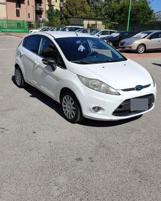 Ford fiesta 1.2 benzina -GPL