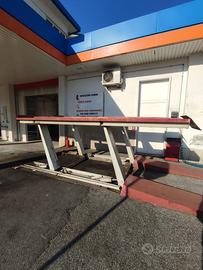 Ponte sollevatore auto.