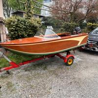 Motoscafo in teak