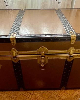 Baule vintage da viaggio con scomparti interni
