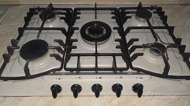 Piano cottura a gas ,forno ,lavabo