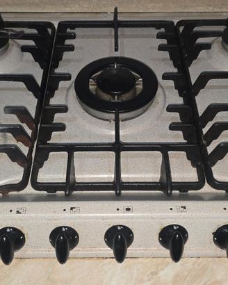 Piano cottura a gas ,forno ,lavabo