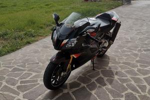 Aprilia rsv 1000 r factory 