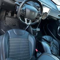 Peugeot 208 Neopatentati