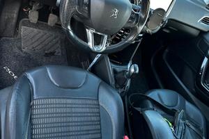 Peugeot 208 Neopatentati