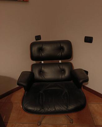 Poltrona in pelle nera Charles & Ray Eames per ICF