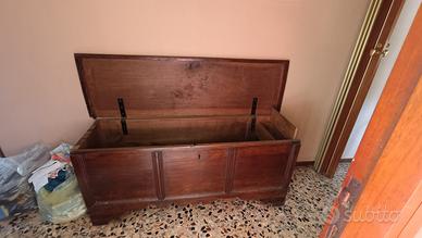Cassapanca  antica
