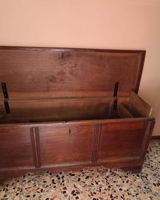 Cassapanca  antica