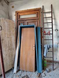 PORTONE IN LEGNO E PORTE INTERNE IN LEGNO