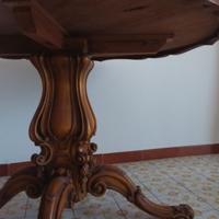 Tavolo di noce intarsiato con piano di marmo