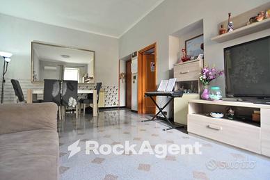 TRILOCALE CON GIARDINO IN STRADA TRANQUILLA