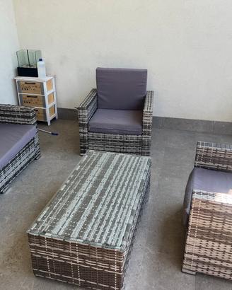 Salottino da esterno in polyrattan con tavolino