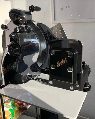 Affettatrice BERKEL nera slot con piedistallo