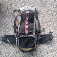 zaino trekking  di più giorni.