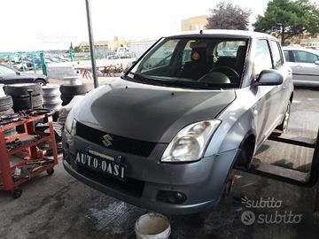 Suzuki swift 1.3 mlj Fusa 06 RICAMBI