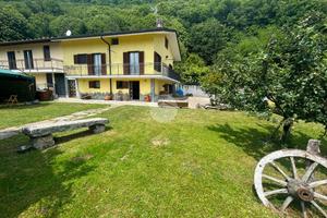 VILLA A SCHIERA D'ANGOLO A FRASSINETTO