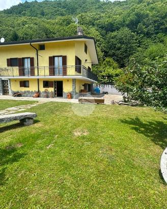 VILLA A SCHIERA D'ANGOLO A FRASSINETTO