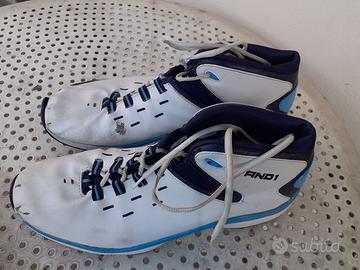 Scarpe varie di pallavolisti professionisti