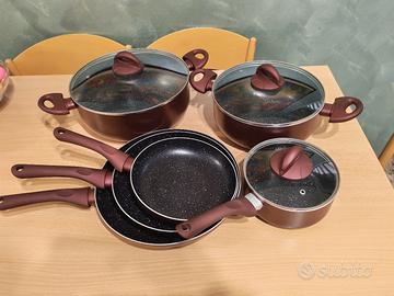 Batteria di pentole e padelle con coperchi 9 pezzi