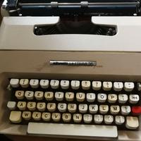 Macchina per scrivere Olivetti Lettera 35