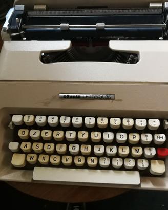 Macchina per scrivere Olivetti Lettera 35