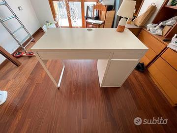 Scrivania Ikea modello Micke