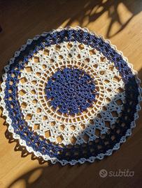 Centrino uncinetto fatto a mano decorativo