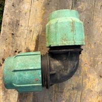 Raccordi a stringere tubo polietilene 75