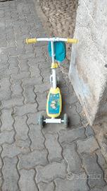 Monopattino minionsmonopattino minions