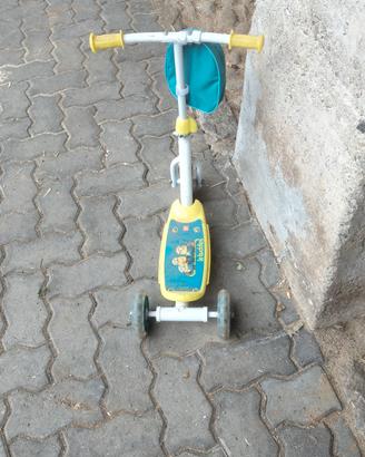 Monopattino minionsmonopattino minions