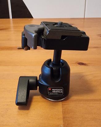 Testa a sfera Manfrotto 484RC2 con piastra rapida