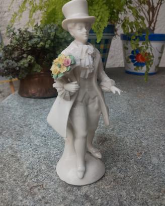 Statuina bianca di gentiluomo Capodimonte