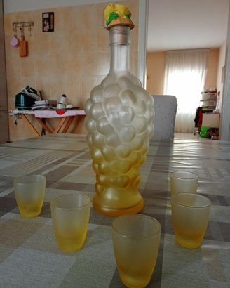 Bottiglia con 5 bicchierini