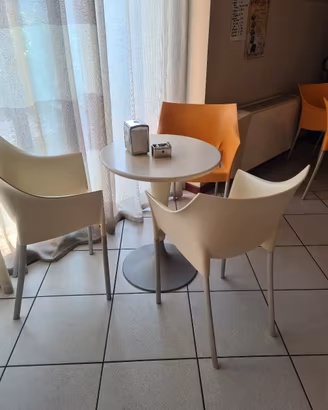 Tavoli e sedie da bar/terrazza Kartell