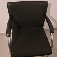Sedia nera a sbalzo Viganó&c.